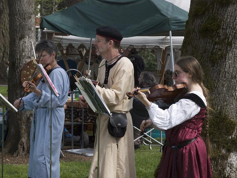 Faire-060A.jpg - Dance Band