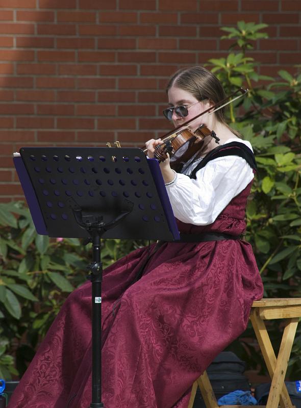 Faire-122A.jpg - Performer - 2