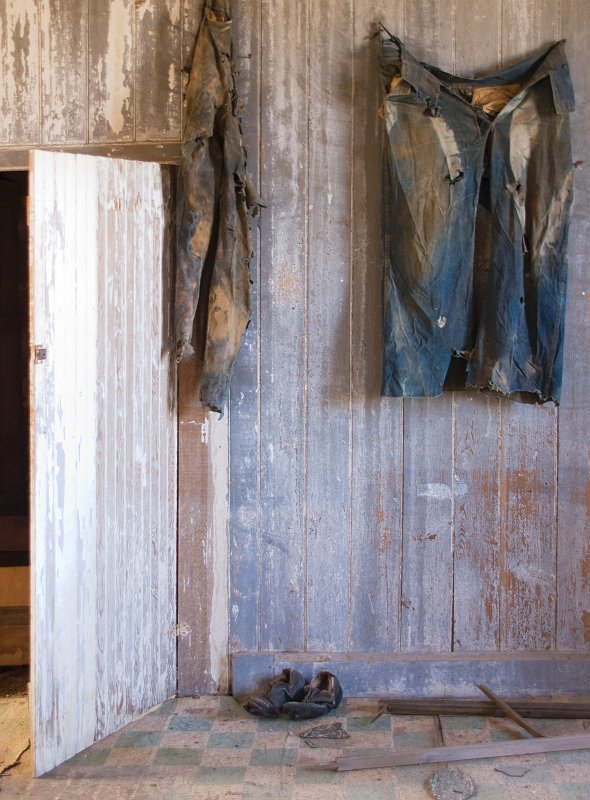 Vult-021A.jpg - Interior still life - Vulture Mine